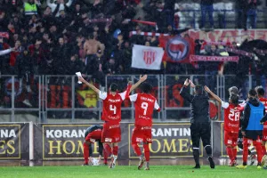 Η Σαλαμίνα έχει "τρελάνει" τον κόσμο της και όχι μόνο!