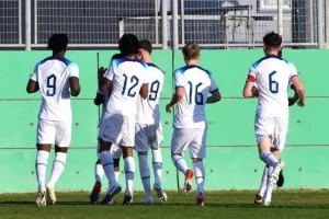 Εθνική Κ16: Φιλικό υψηλού επιπέδου και ήττα από Αγγλία (φωτορεπορτάζ)