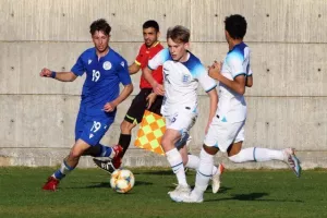 Εθνική Κ16: Φιλικό υψηλού επιπέδου και ήττα από Αγγλία (φωτορεπορτάζ)