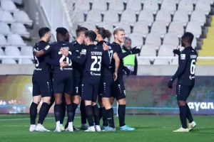 Ομόνοια - Άρης: Ιστορικό διπλό, βύθισαν κι΄άλλο το τριφύλλι οι Ταξίαρχοι