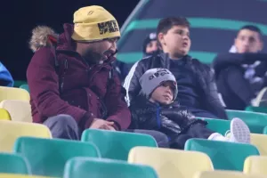 ΦΩΤΟΣ/Ο κόσμος στο ΑΕΚ-Ντνίπρο