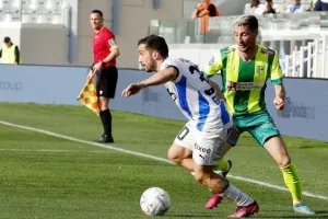 Απόλλων - ΑΕΚ: Τεράστια νίκη με 10 παίκτες, ο Ουάρντα στο 97' "κλείδωσε" την εξάδα! (φώτος)