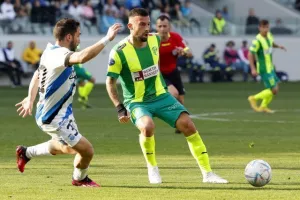 Απόλλων - ΑΕΚ: Τεράστια νίκη με 10 παίκτες, ο Ουάρντα στο 97' "κλείδωσε" την εξάδα! (φώτος)