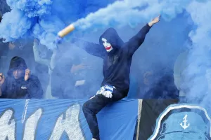 Ρίψη καπνογόνων από ΘΥΡΑ 1 προκάλεσε... καθυστέρηση (φώτος/βίντεο)