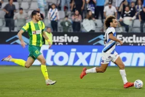 Απόλλων - ΑΕΚ: Τεράστια νίκη με 10 παίκτες, ο Ουάρντα στο 97' "κλείδωσε" την εξάδα! (φώτος)