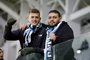 (Φωτορεπορτάζ) Ο κόσμος στο Απόλλων - Καρμιώτισσα