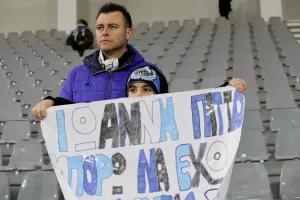 (Φωτορεπορτάζ) Ο κόσμος στο Απόλλων - Καρμιώτισσα