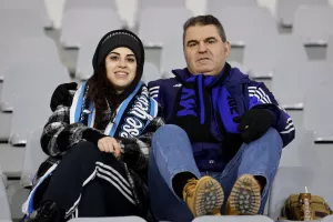 (Φωτορεπορτάζ) Ο κόσμος στο Απόλλων - Καρμιώτισσα