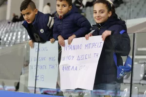 (Φωτορεπορτάζ) Ο κόσμος στο Απόλλων - Καρμιώτισσα