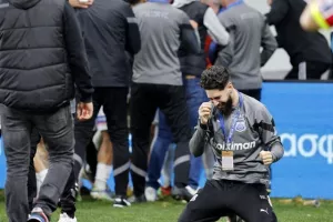 Απόλλων - ΑΕΚ: Τεράστια νίκη με 10 παίκτες, ο Ουάρντα στο 97' "κλείδωσε" την εξάδα! (φώτος)