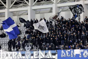(Φωτορεπορτάζ) Ο κόσμος στο Απόλλων - Καρμιώτισσα