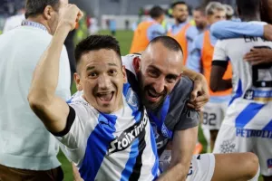 Απόλλων - ΑΕΚ: Τεράστια νίκη με 10 παίκτες, ο Ουάρντα στο 97' "κλείδωσε" την εξάδα! (φώτος)