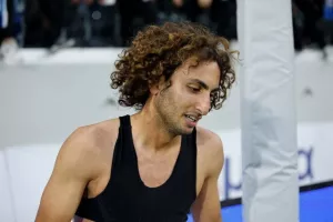Απόλλων - ΑΕΚ: Τεράστια νίκη με 10 παίκτες, ο Ουάρντα στο 97' "κλείδωσε" την εξάδα! (φώτος)