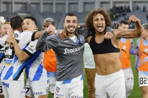 Απόλλων - ΑΕΚ: Τεράστια νίκη με 10 παίκτες, ο Ουάρντα στο 97' "κλείδωσε" την εξάδα! (φώτος)