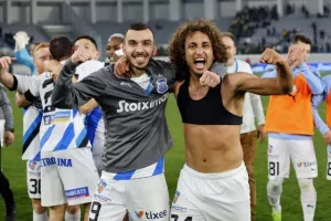 Απόλλων - ΑΕΚ: Τεράστια νίκη με 10 παίκτες, ο Ουάρντα στο 97' "κλείδωσε" την εξάδα! (φώτος)