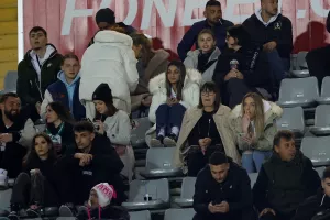 (Φωτορεπορτάζ) Ο κόσμος στο "Στέλιος Κυριακίδης"