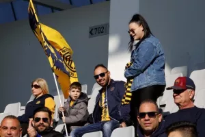 ΑΕΛ - ΑΕΚ: Της έσπασε το σερί και έμεινε... ζωντανή για εξάδα! (Φώτος)