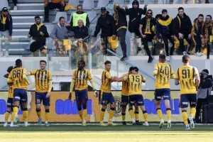 ΑΕΛ - ΑΕΚ: Της έσπασε το σερί και έμεινε... ζωντανή για εξάδα! (Φώτος)