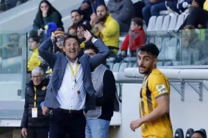 ΑΕΛ - ΑΕΚ: Της έσπασε το σερί και έμεινε... ζωντανή για εξάδα! (Φώτος)