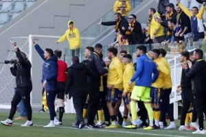ΑΕΛ - ΑΕΚ: Της έσπασε το σερί και έμεινε... ζωντανή για εξάδα! (Φώτος)