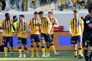 ΑΕΛ - ΑΕΚ: Της έσπασε το σερί και έμεινε... ζωντανή για εξάδα! (Φώτος)