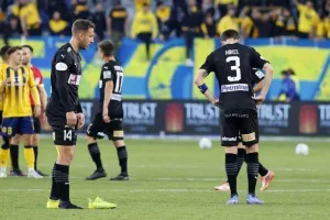 ΑΕΛ - ΑΕΚ: Της έσπασε το σερί και έμεινε... ζωντανή για εξάδα! (Φώτος)