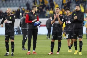 ΑΕΛ - ΑΕΚ: Της έσπασε το σερί και έμεινε... ζωντανή για εξάδα! (Φώτος)