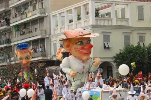 Στους δρόμους πάνω 50.000 καρναβαλιστές