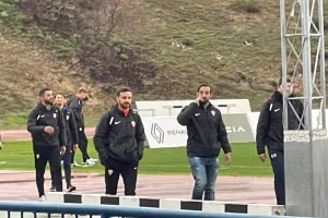 Στο γήπεδο οι ερυθρόλευκοι (φώτος)