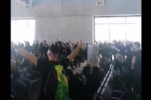 Οι ΑΕΚτζήδες... έσεισαν το αεροδρόμιο! (βίντεο)
