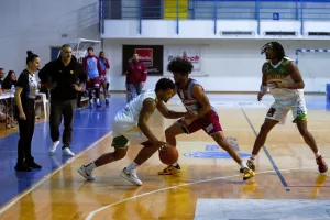 Εύκολα την 12η νίκη η Πετρολίνα ΑΕΚ (φώτος)