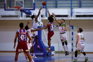 Εύκολα την 12η νίκη η Πετρολίνα ΑΕΚ (φώτος)