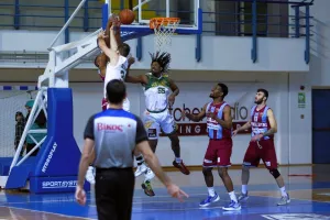 Εύκολα την 12η νίκη η Πετρολίνα ΑΕΚ (φώτος)
