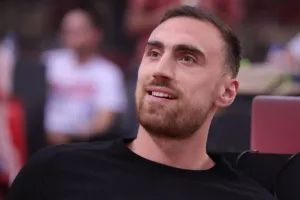 Μιλουτίνοβ: "Πέρσι έγιναν συζητήσεις με τον Ολυμπιακό, θα ήθελα μια μέρα να γυρίσω"