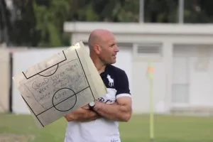 Φεύγοντας... έγραψε "Good luck" στον επόμενο!