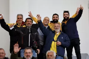 (Φωτορεπορτάζ) Ο κόσμος στο ΑΕΛ - Νέα Σαλαμίνα
