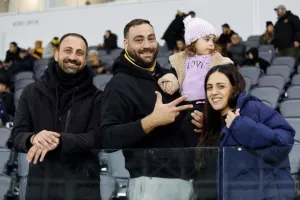 (Φωτορεπορτάζ) Ο κόσμος στο ΑΕΛ - Νέα Σαλαμίνα