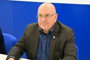Κρις Πουλλαίδης!