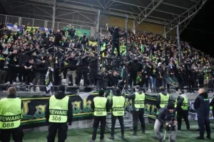 OΛΕ-ΟΛΕ και "κιτρινοπράσινος" παροξυσμός! (βίντεο Kerkida.net/φώτος)