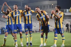 (Φώτος & Βίντεο) Ξέσπασμα κόσμου και παικτών - Πάρτι στο πέταλο από τους "Πορτοκαλί"