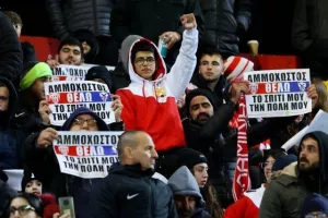 Ψηλά τα πλακάτ: "Αμμόχωστος, θέλω το σπίτι μου την πόλη μου"