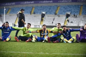 (Φώτος & Βίντεο) Ξέσπασμα κόσμου και παικτών - Πάρτι στο πέταλο από τους "Πορτοκαλί"