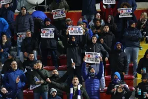 Ψηλά τα πλακάτ: "Αμμόχωστος, θέλω το σπίτι μου την πόλη μου"