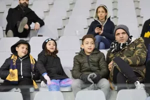 (Φωτορεπορτάζ) Ο κόσμος στο ΑΕΛ - Νέα Σαλαμίνα