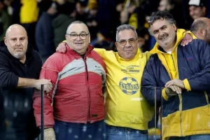 (Φωτορεπορτάζ) Ο κόσμος στο ΑΕΛ - Νέα Σαλαμίνα