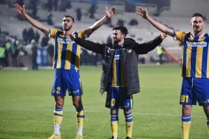 (Φώτος & Βίντεο) Ξέσπασμα κόσμου και παικτών - Πάρτι στο πέταλο από τους "Πορτοκαλί"