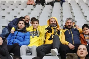 (Φωτορεπορτάζ) Ο κόσμος στο ΑΕΛ - Νέα Σαλαμίνα