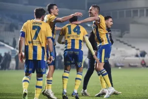 (Φώτος & Βίντεο) Ξέσπασμα κόσμου και παικτών - Πάρτι στο πέταλο από τους "Πορτοκαλί"