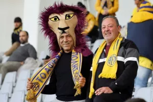 (Φωτορεπορτάζ) Ο κόσμος στο ΑΕΛ - Νέα Σαλαμίνα