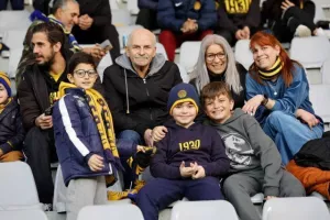(Φωτορεπορτάζ) Ο κόσμος στο ΑΕΛ - Νέα Σαλαμίνα